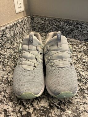 ASICS Light Gray Running Shoes with Mint Accents